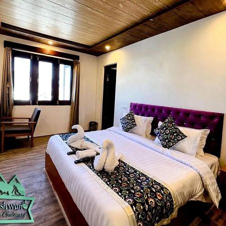 Hotel Poshwan Gulmarg Kültér fotó