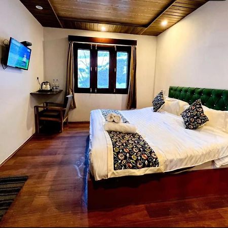 Hotel Poshwan Gulmarg Kültér fotó